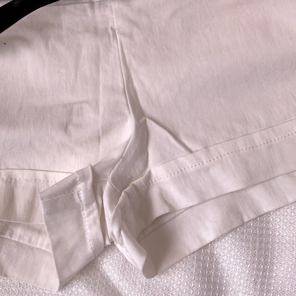 White low rise mini shorts with belt - Picture 3 of 8